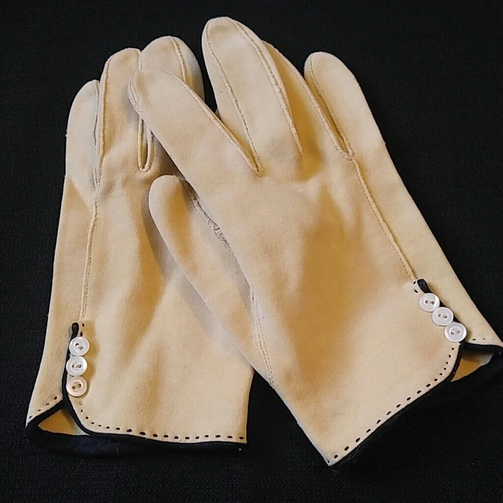 Lovely retro pair vintage gloves